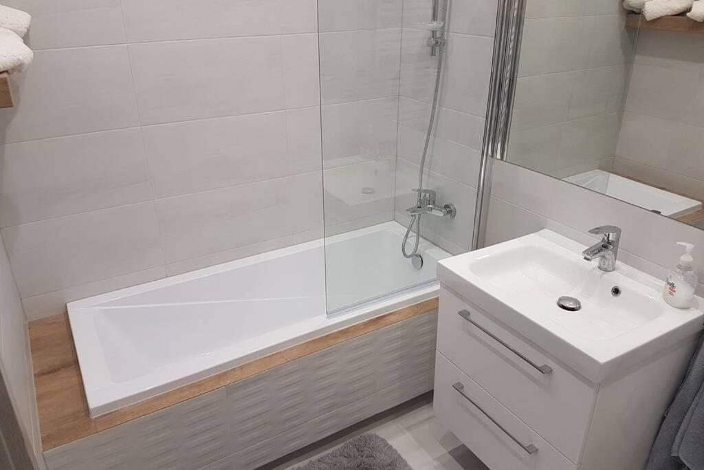 Komfortowy Nowoczesny Apartament Kustronia Z Garazem Balkonem Wanna Bielsko-Biała Ngoại thất bức ảnh